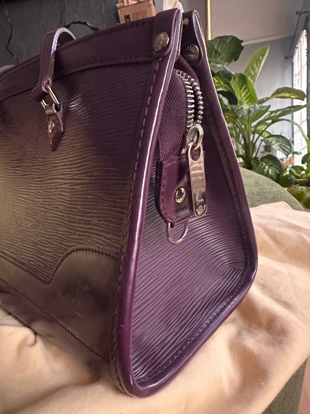 Louis Vuitton Structured Shoulder Bag in Deep Purple - Picture 5 of 16